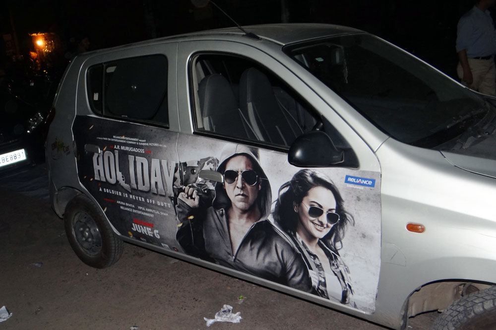 Akshay Kumar's Holiday emifreecar.com, holiday movie car advertisement in New Delhi
