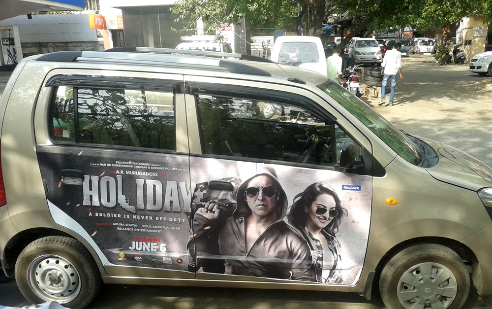 Akshay Kumar's Holiday emifreecar.com, holiday movie car advertisement in New Delhi