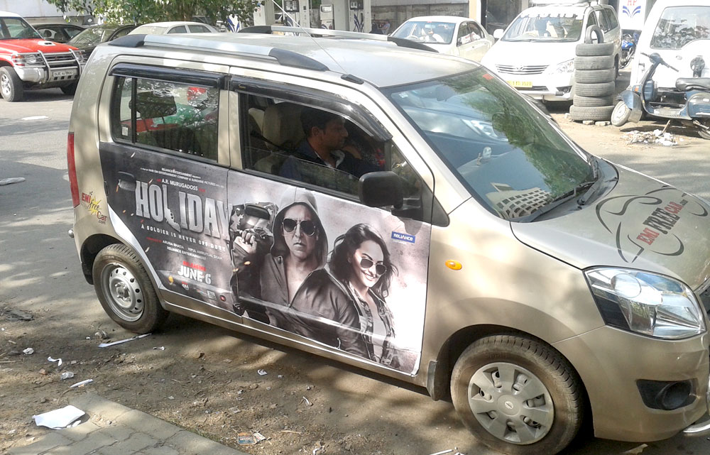 Akshay Kumar's Holiday emifreecar.com, holiday movie car advertisement in New Delhi